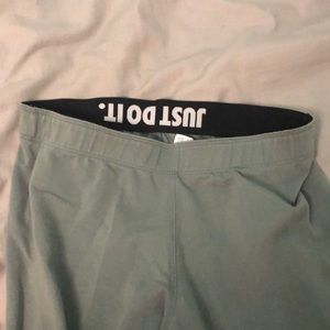 Olive Nike Leggings w Nike Label